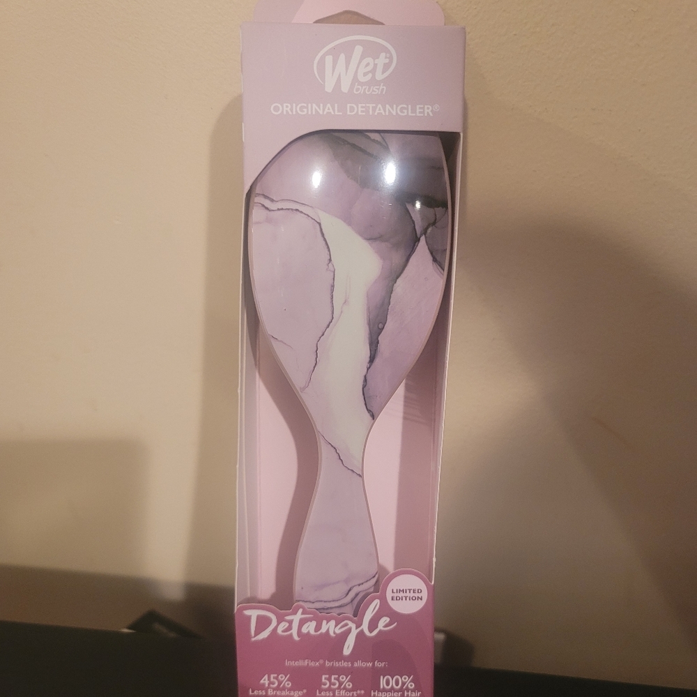 Brush detangle